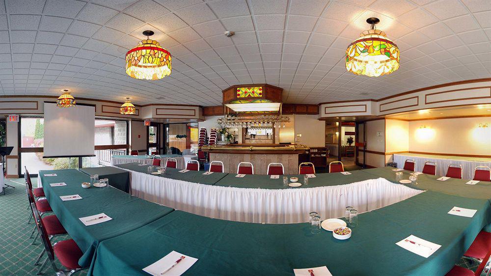 Ramada By Wyndham Pinewood Park Resort North Bay Exterior foto